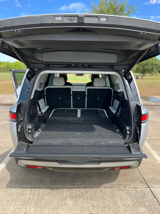 2023 Rivian R1S - Image 28 of 31
