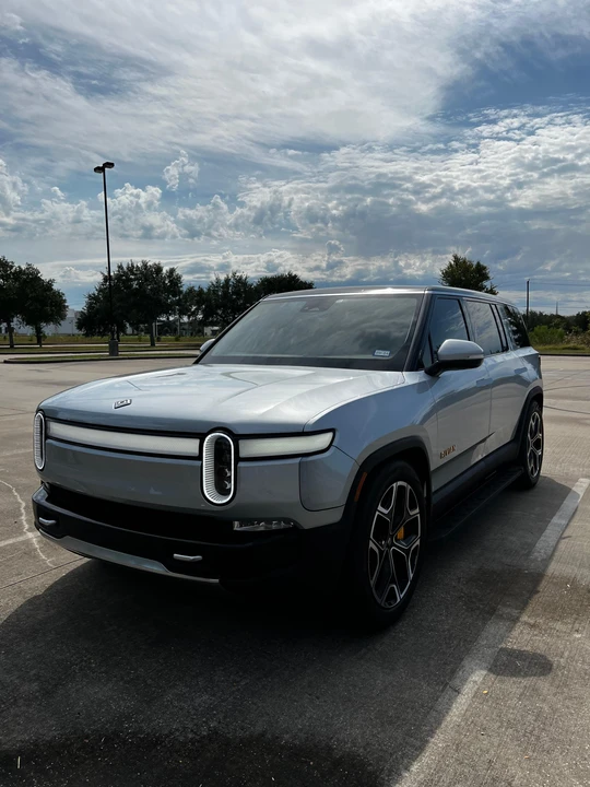 2023 Rivian R1S - Image 8 of 31