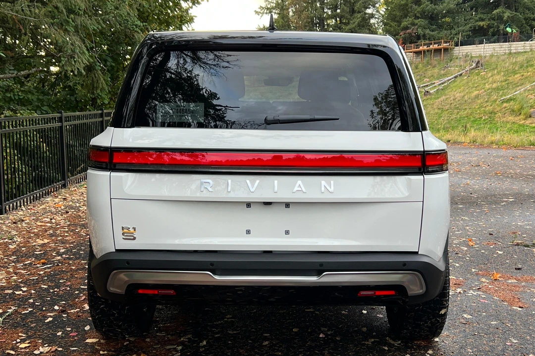 2023 Rivian R1S - Image 5 of 31