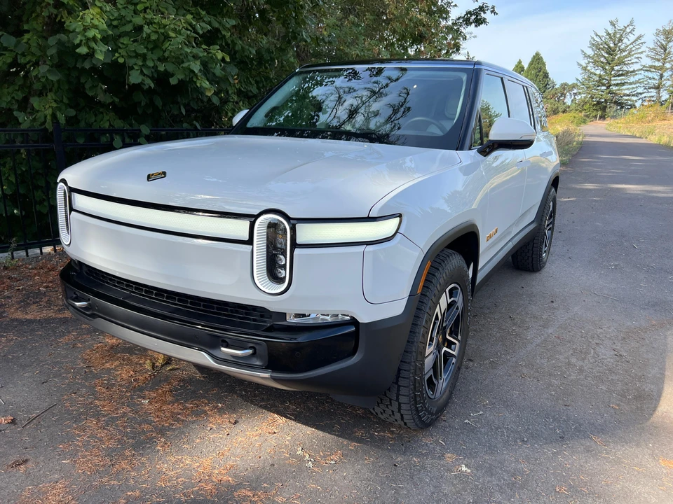 2023 Rivian R1S - Image 20 of 31