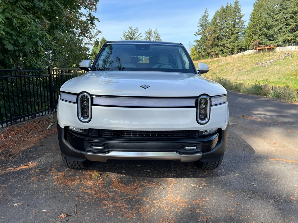 2023 Rivian R1S - Image 18 of 31