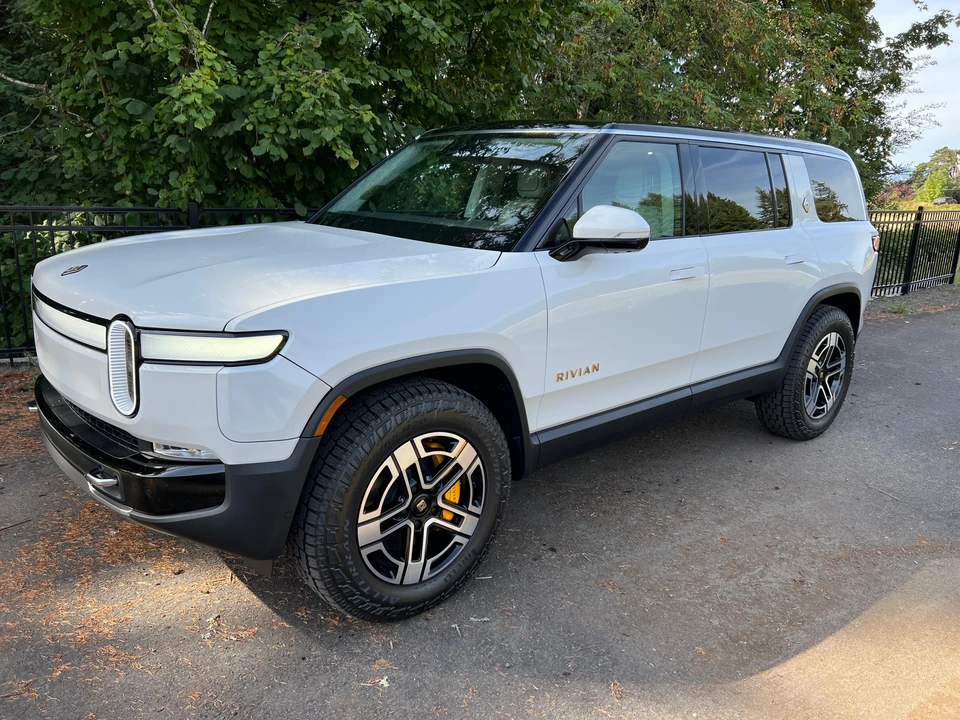 2023 Rivian R1S - Image 22 of 31