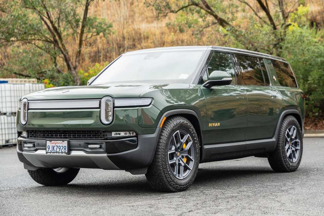 2023 Rivian R1S - Image 10 of 31