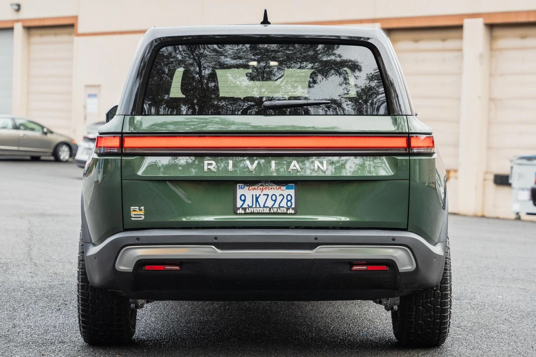 2023 Rivian R1S - Image 5 of 31