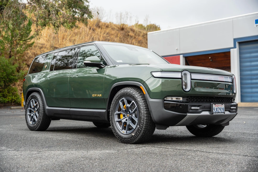 2023 Rivian R1S - Image 17 of 31