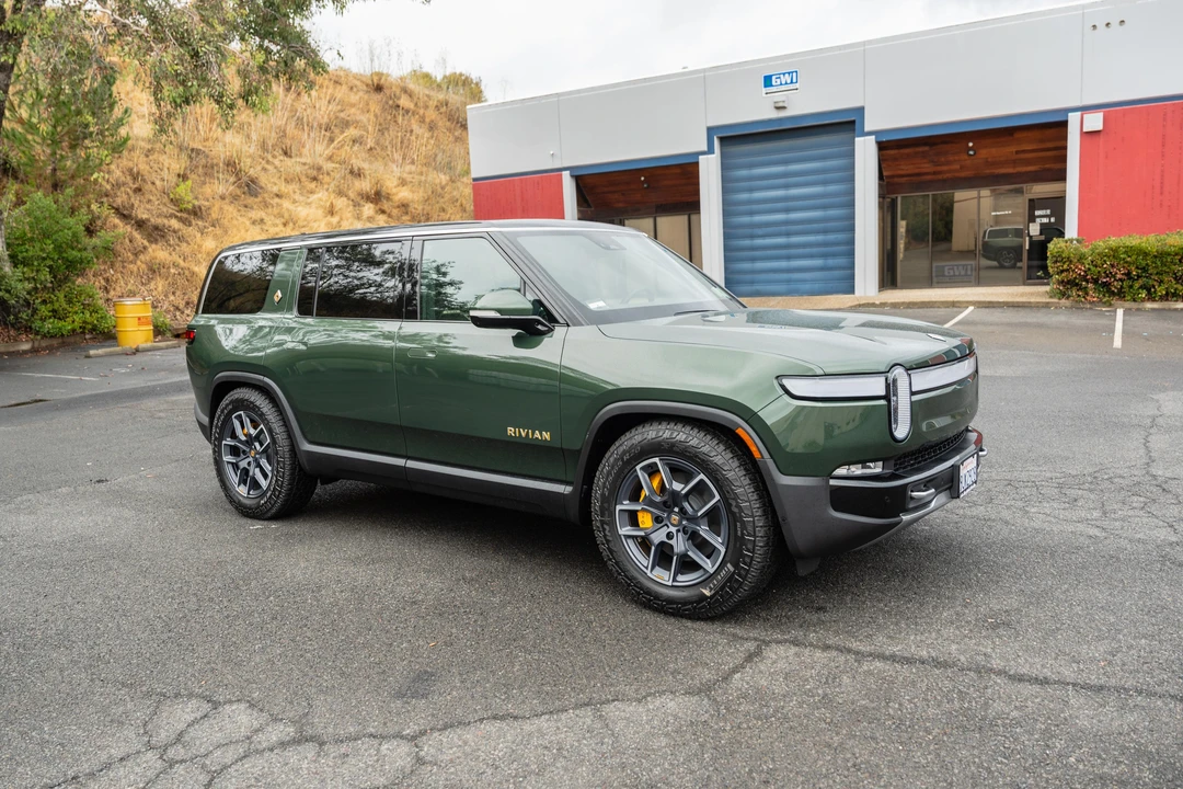 2023 Rivian R1S - Image 15 of 31