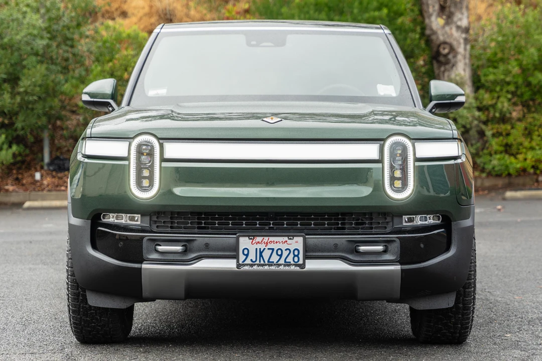 2023 Rivian R1S - Image 2 of 31