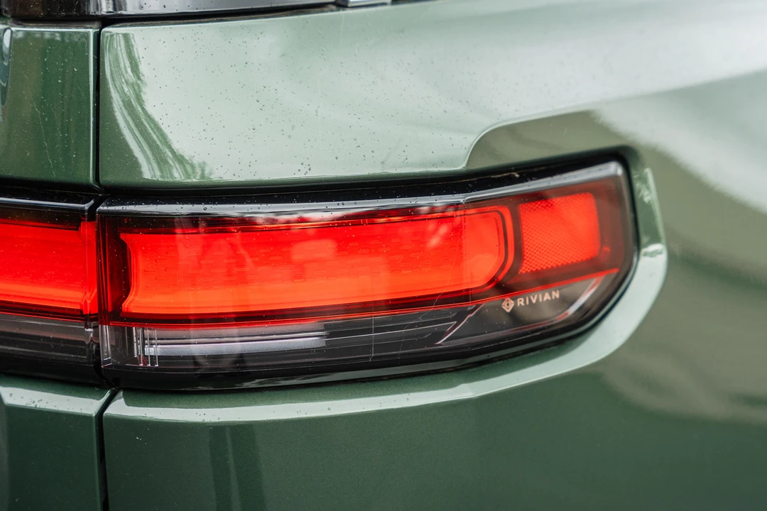 2023 Rivian R1S - Image 30 of 31