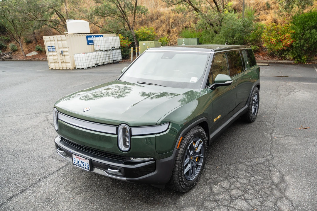 2023 Rivian R1S - Image 8 of 31