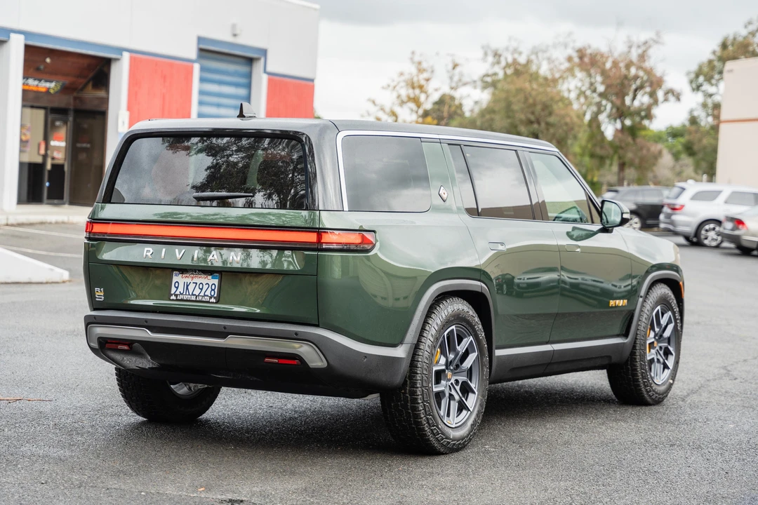 2023 Rivian R1S - Image 13 of 31
