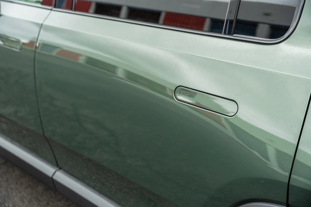 2023 Rivian R1S - Image 27 of 31