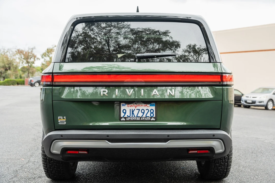2023 Rivian R1S - Image 12 of 31
