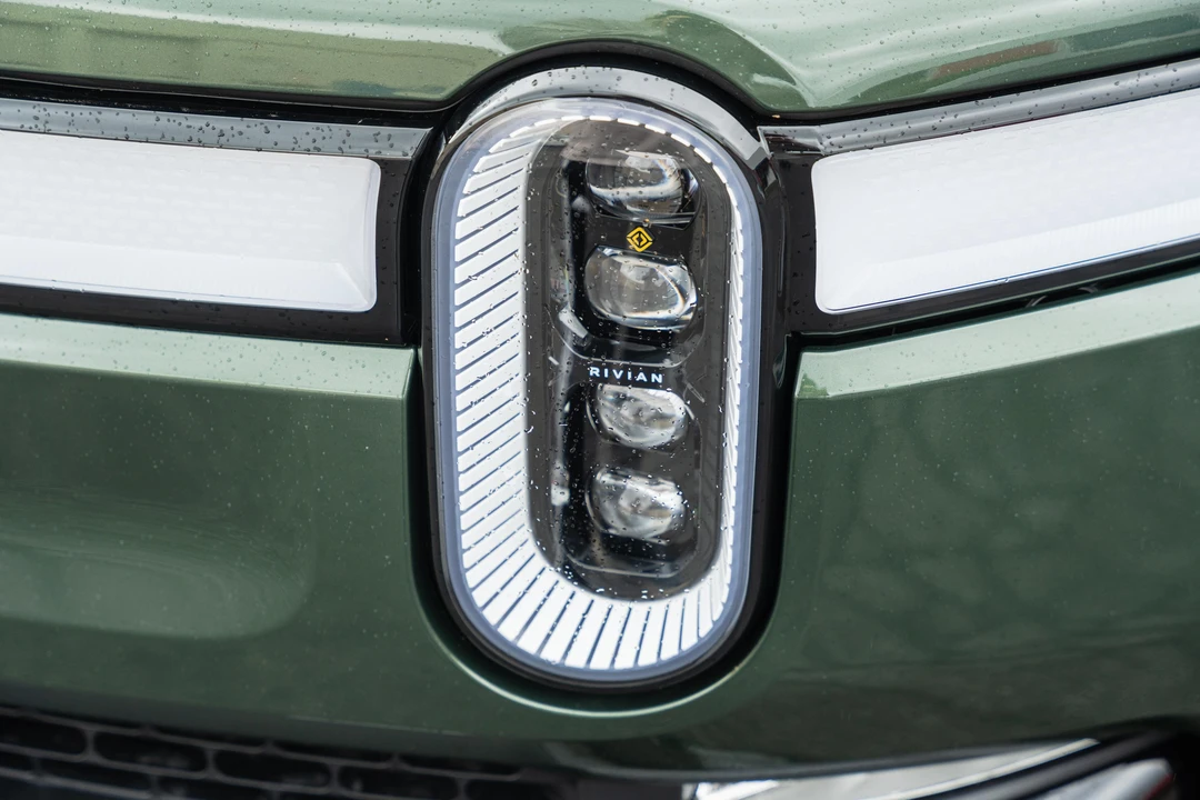 2023 Rivian R1S - Image 23 of 31