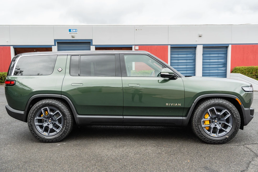 2023 Rivian R1S - Image 14 of 31