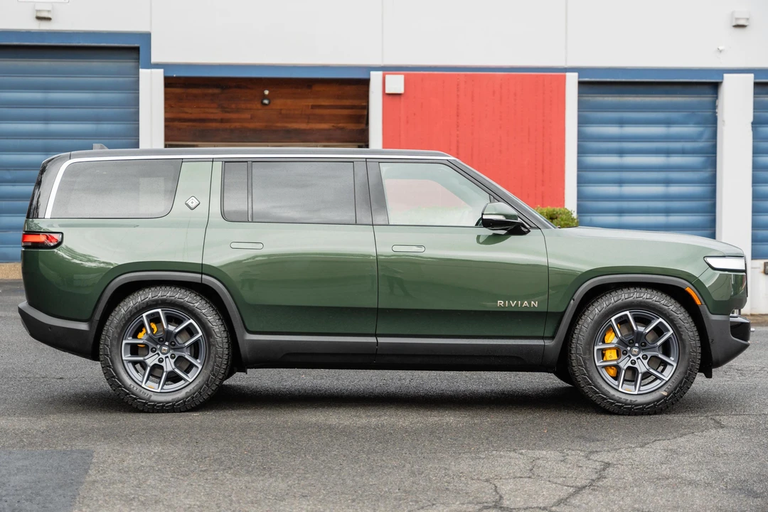 2023 Rivian R1S - Image 3 of 31