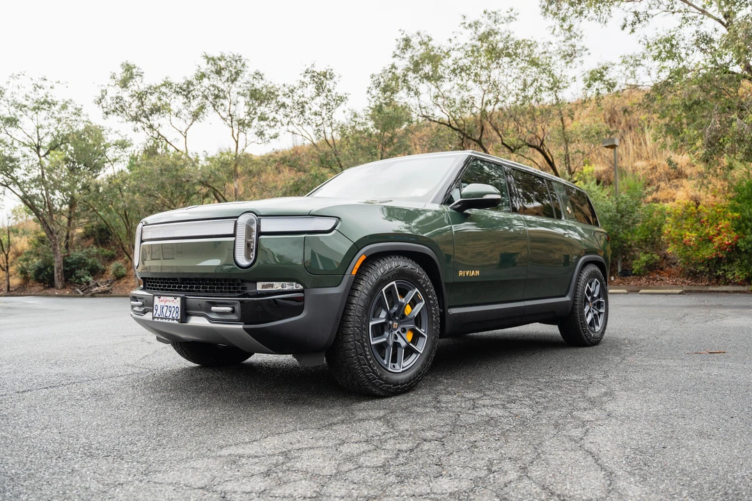 2023 Rivian R1S - Image 9 of 31
