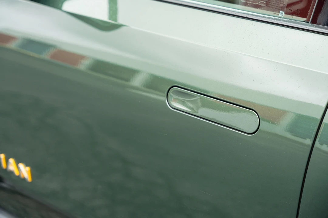 2023 Rivian R1S - Image 26 of 31