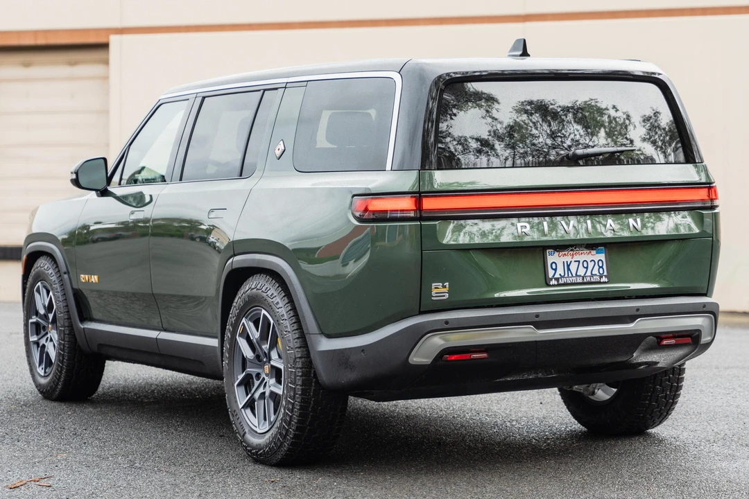 2023 Rivian R1S - Image 4 of 31