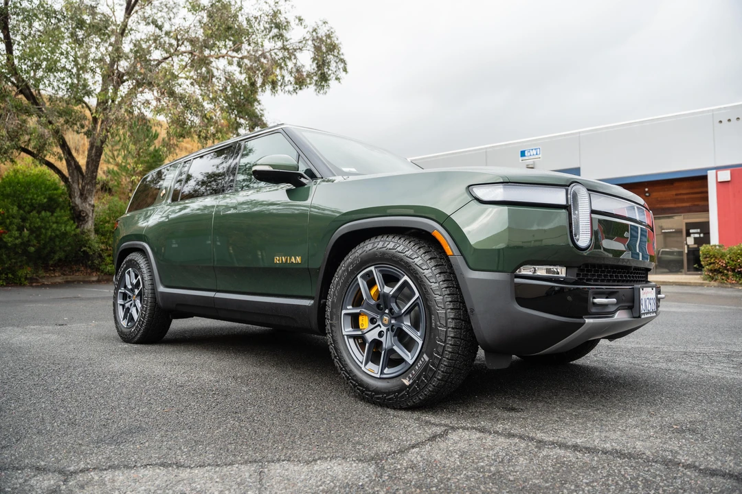 2023 Rivian R1S - Image 18 of 31