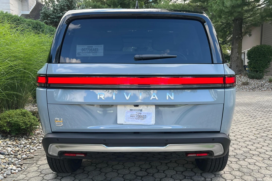 2023 Rivian R1S - Image 5 of 31