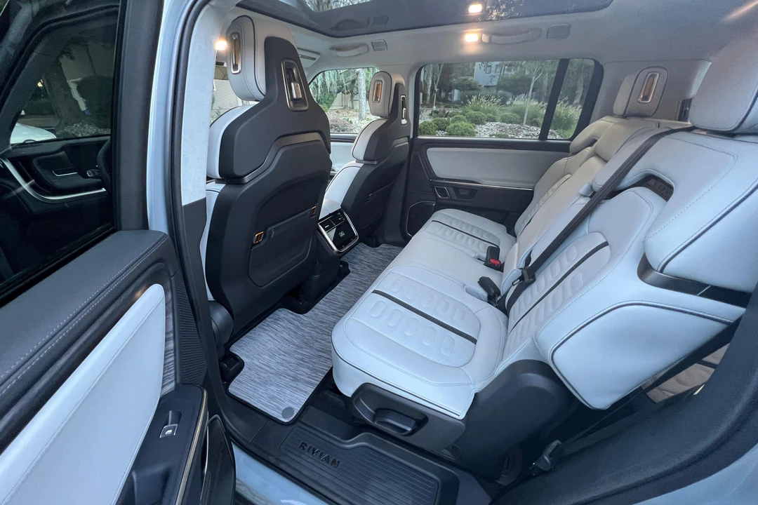 2023 Rivian R1S - Image 31 of 31