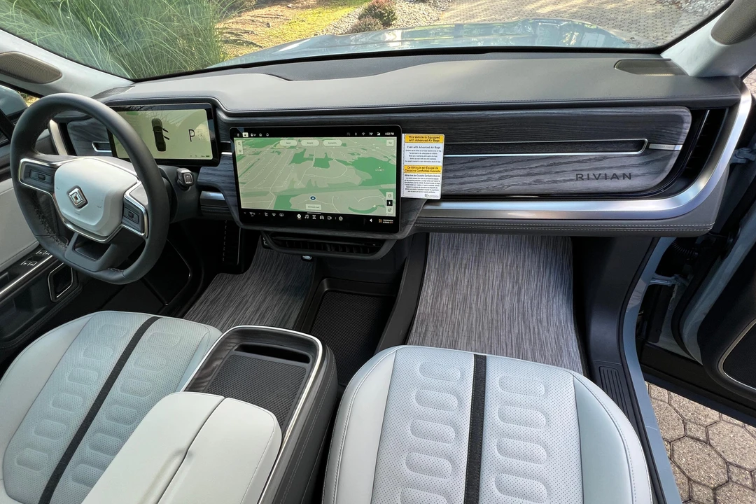 2023 Rivian R1S - Image 30 of 31