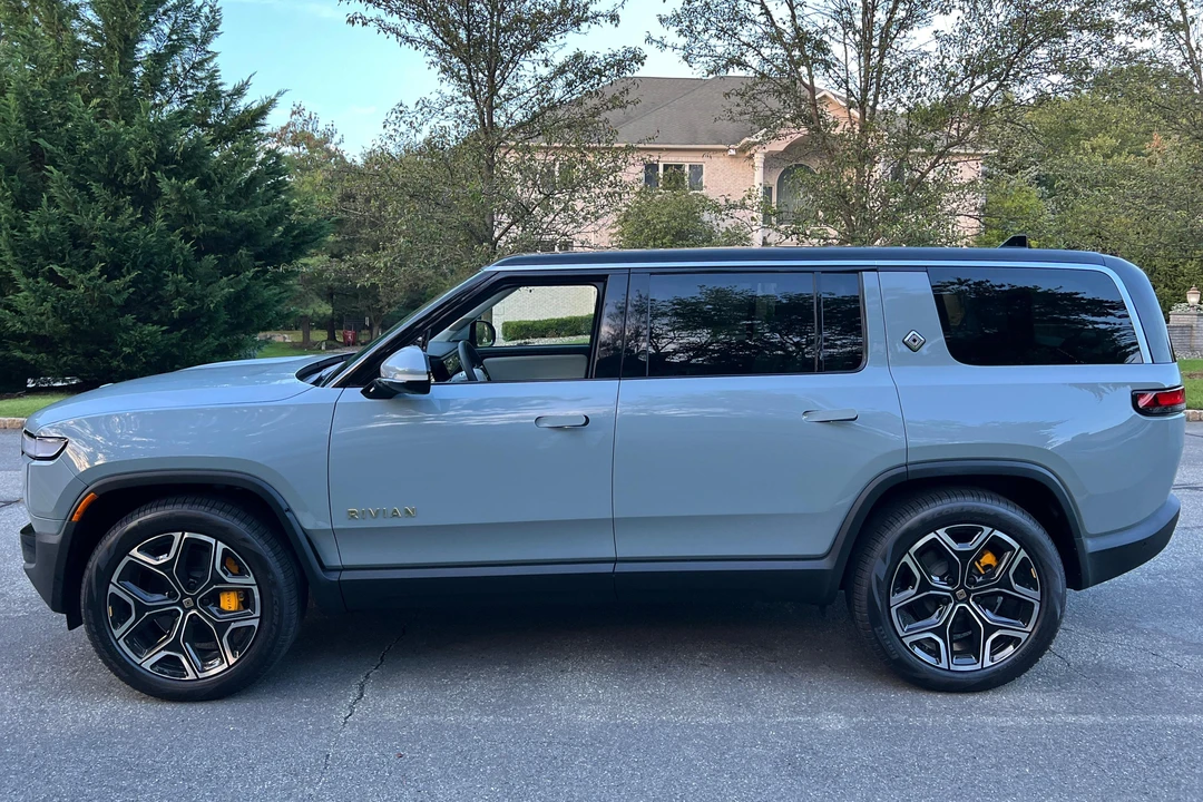 2023 Rivian R1S - Image 3 of 31