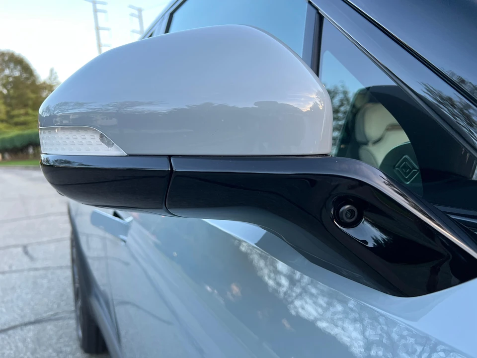 2023 Rivian R1S - Image 23 of 31