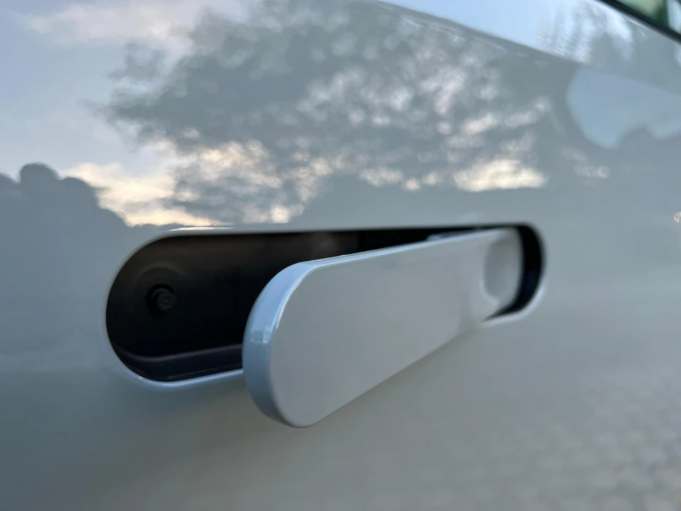 2023 Rivian R1S - Image 22 of 31