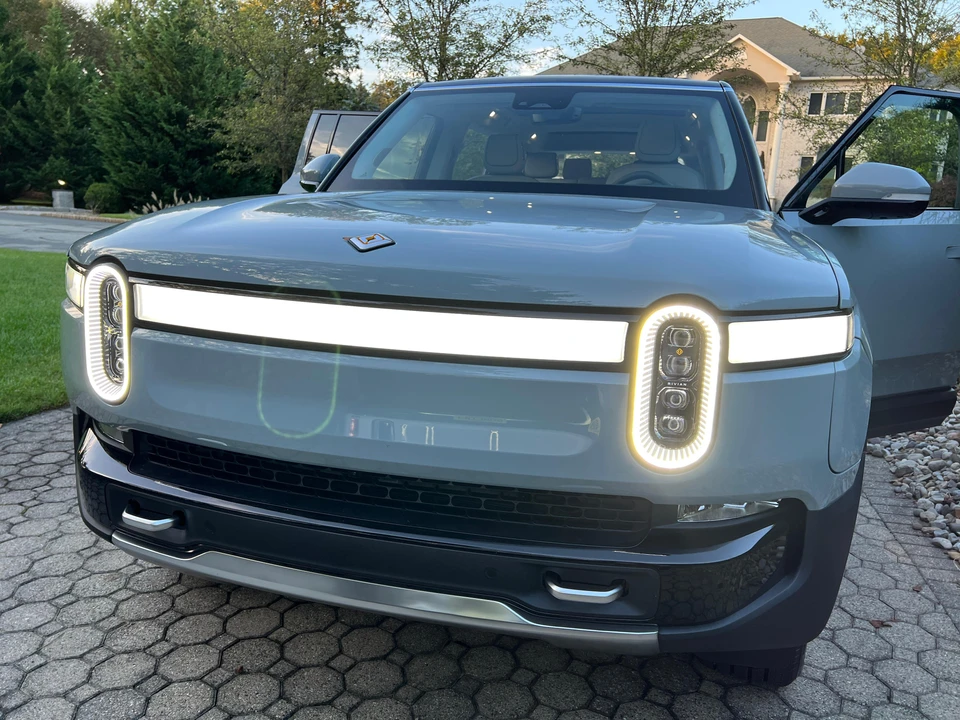 2023 Rivian R1S - Image 6 of 31