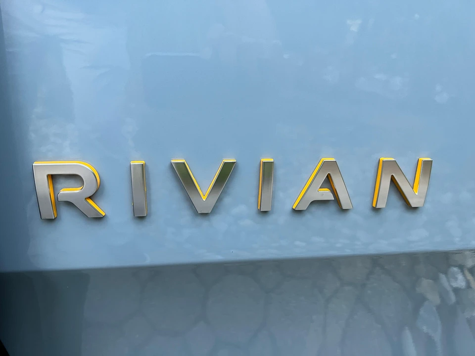 2023 Rivian R1S - Image 20 of 31