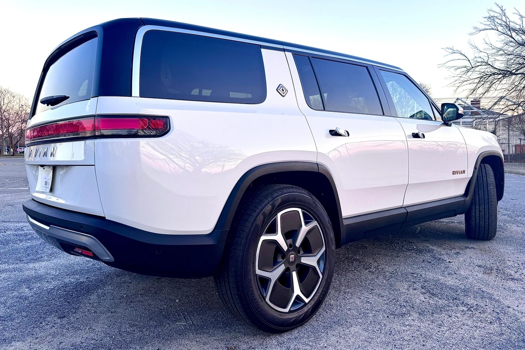 2023 Rivian R1S - Image 4 of 31