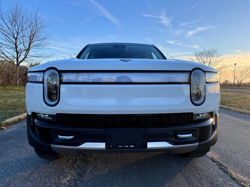 2023 Rivian R1S - Image 7 of 31