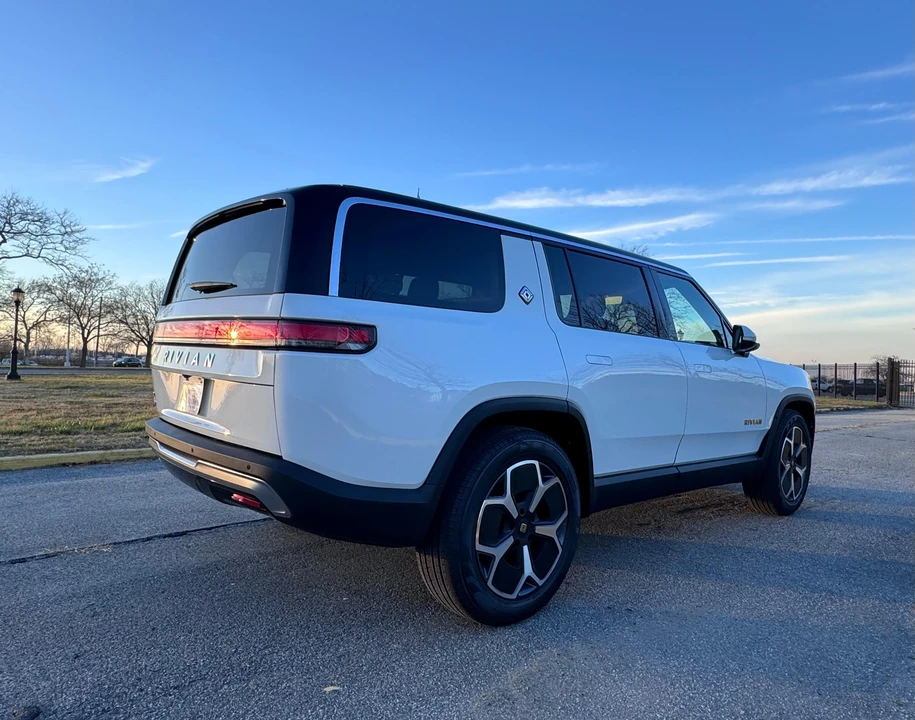 2023 Rivian R1S - Image 21 of 31