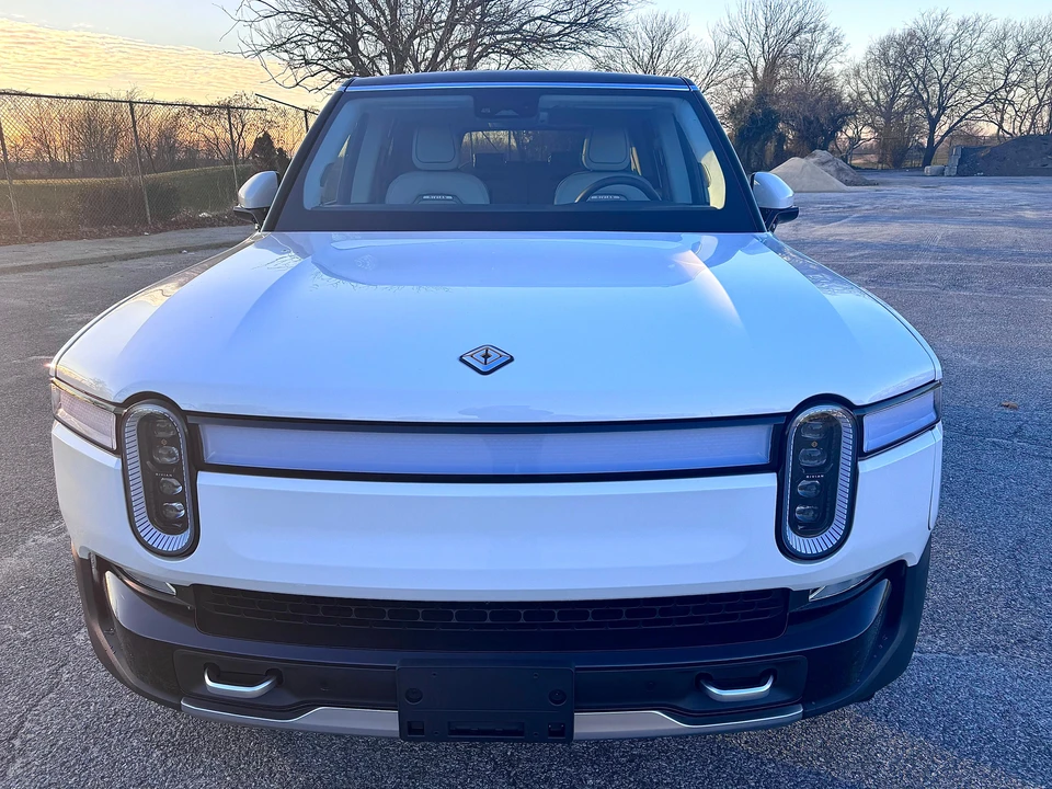 2023 Rivian R1S - Image 6 of 31