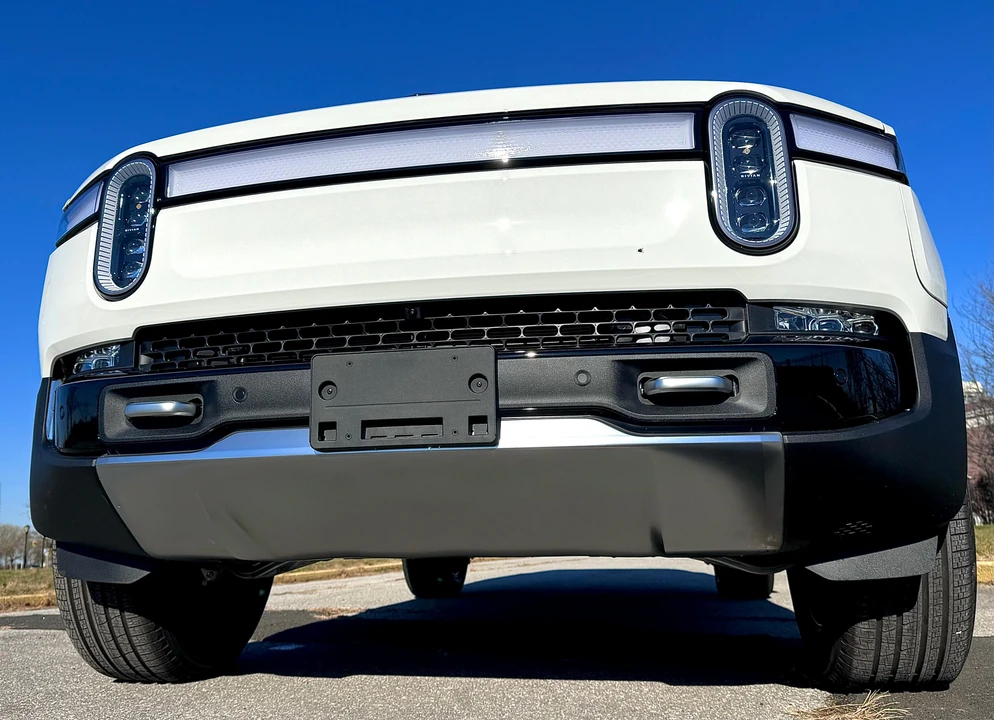 2023 Rivian R1S - Image 8 of 31