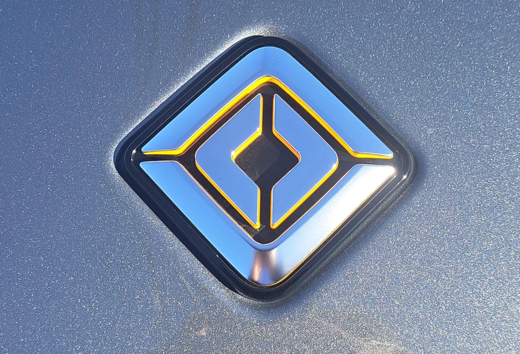 2023 Rivian R1S - Image 11 of 31