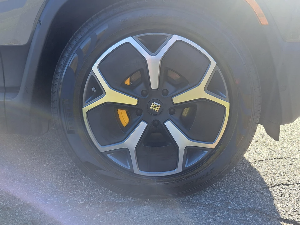 2023 Rivian R1S - Image 19 of 31