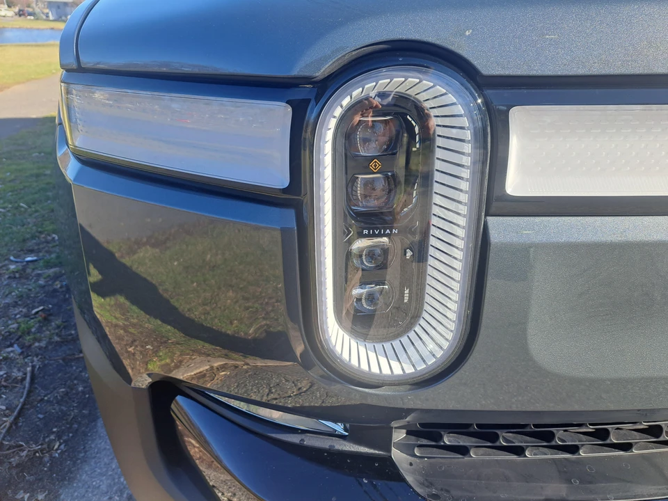 2023 Rivian R1S - Image 10 of 31