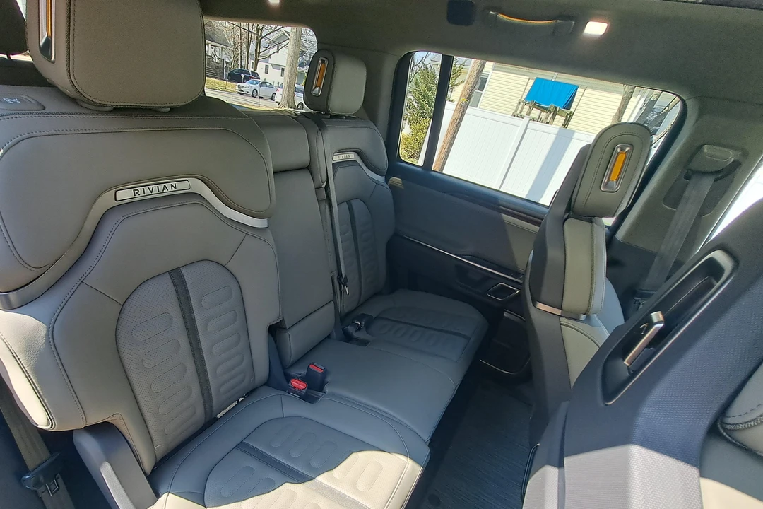2023 Rivian R1S - Image 22 of 31