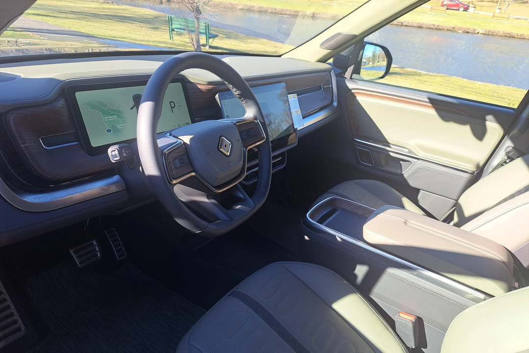2023 Rivian R1S - Image 20 of 31