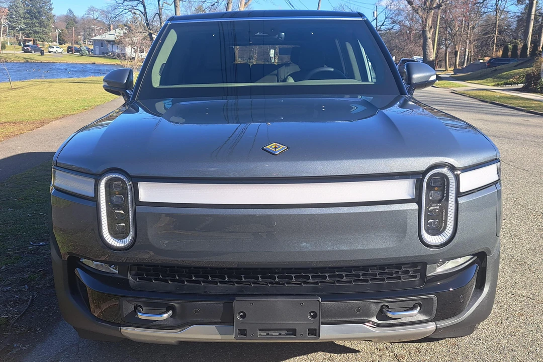 2023 Rivian R1S - Image 2 of 31