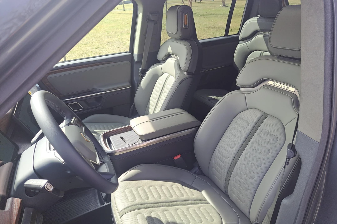 2023 Rivian R1S - Image 21 of 31