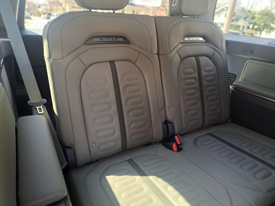 2023 Rivian R1S - Image 29 of 31