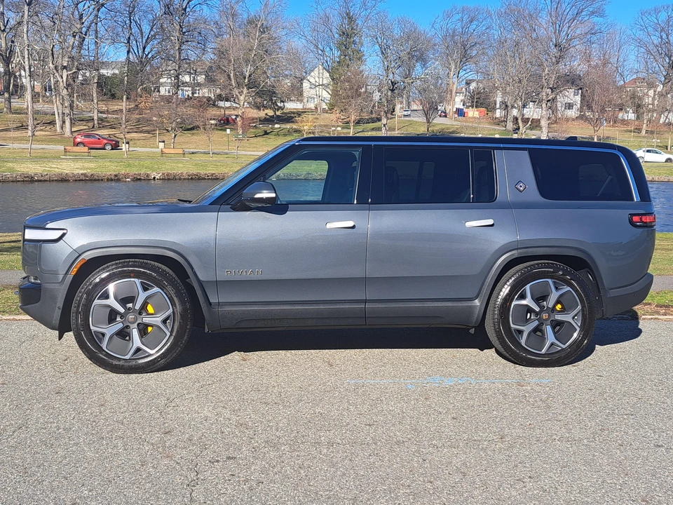 2023 Rivian R1S - Image 6 of 31