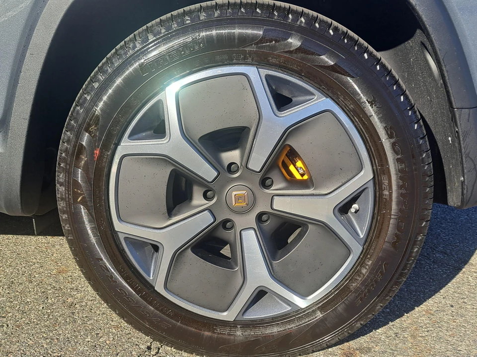 2023 Rivian R1S - Image 17 of 31