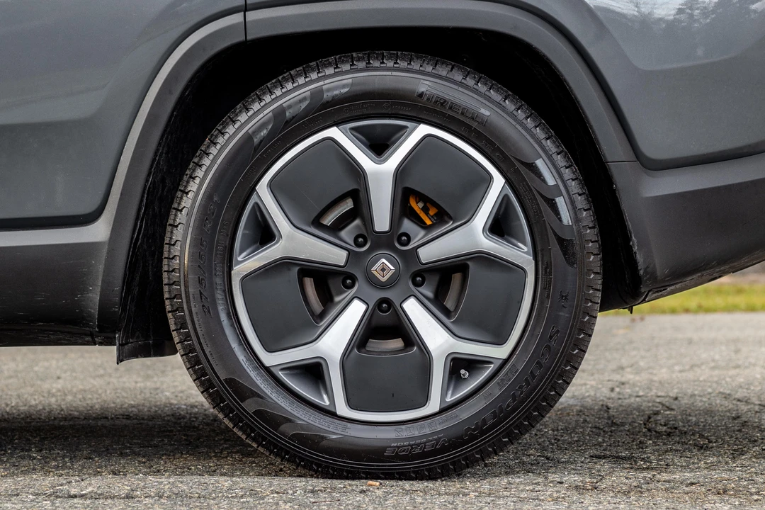 2023 Rivian R1S - Image 30 of 31