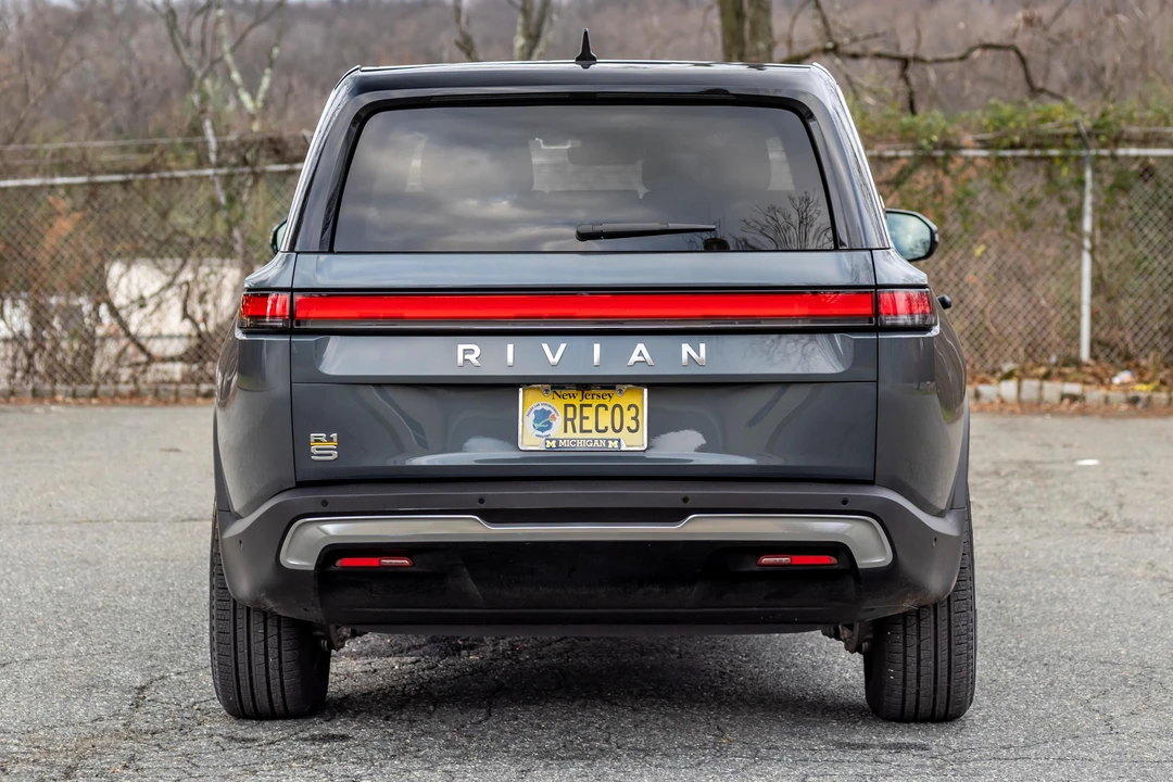 2023 Rivian R1S - Image 5 of 31