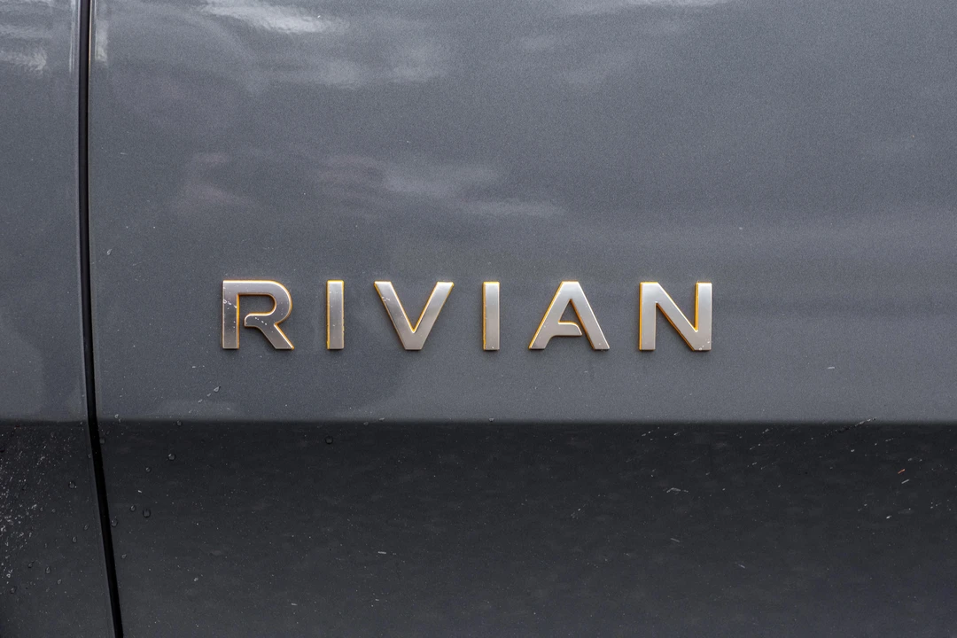 2023 Rivian R1S - Image 15 of 31