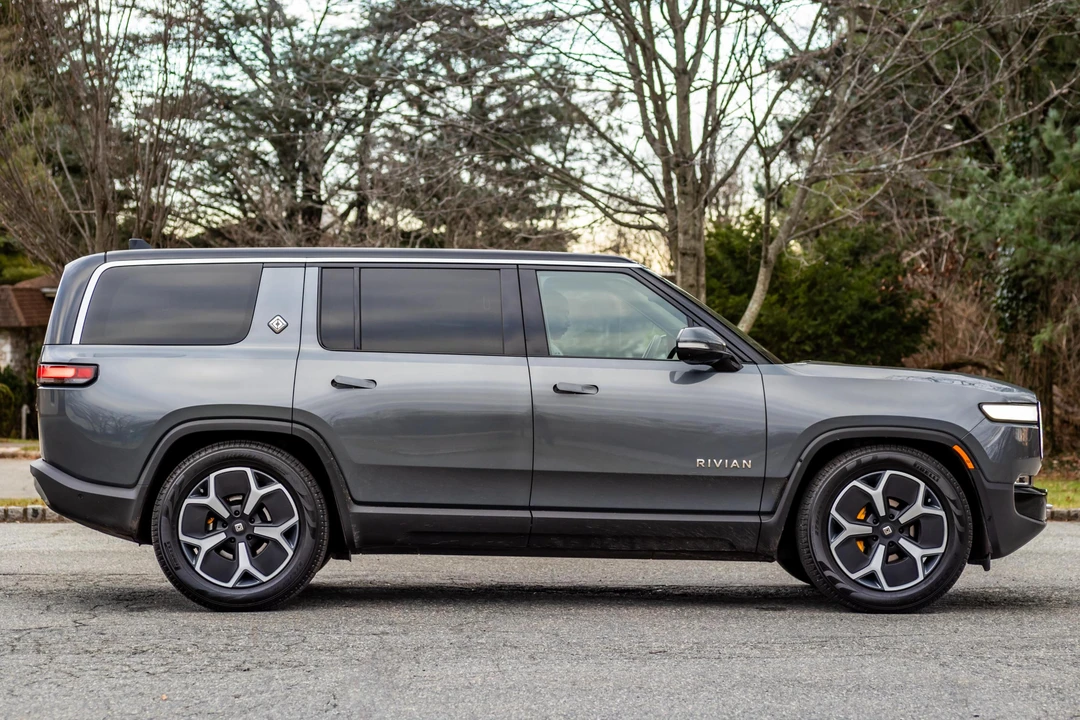 2023 Rivian R1S - Image 3 of 31